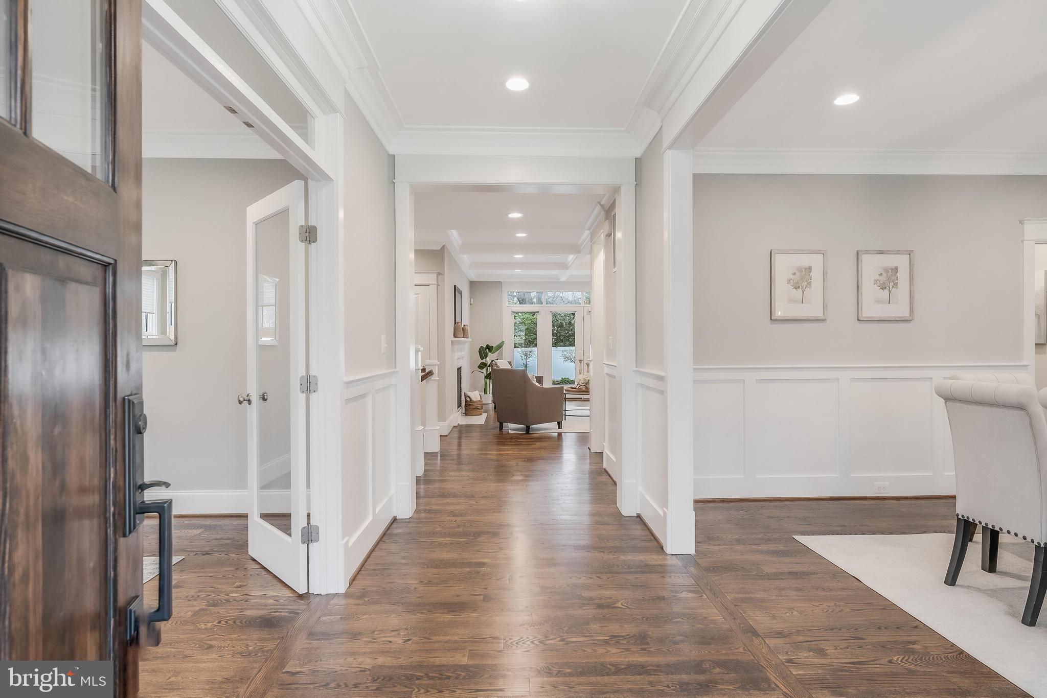 6805 Lumsden Street McLean, VA 22101 - Photo 7 of 123 Welcoming foyer