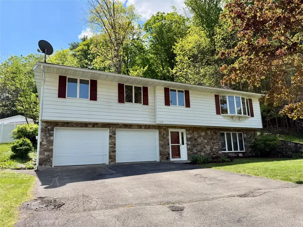$299,000 | 1137 Greenwood Glen, Endicott, NY 13760