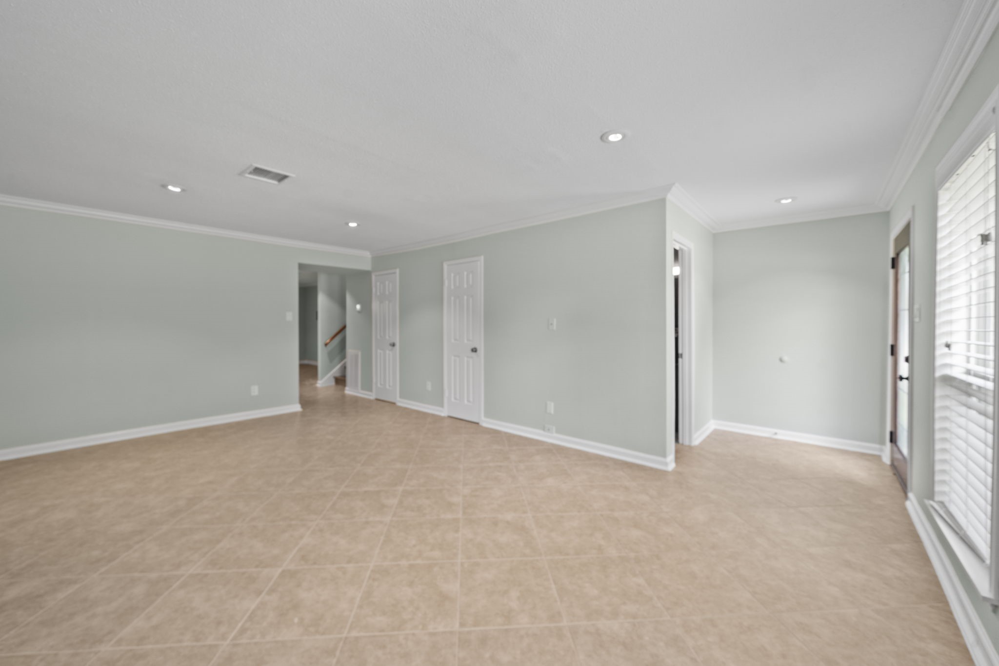 5801 Lumberdale Road, Unit 132 Houston, TX 77092 - Photo 11 of 33 Living room - alternate view