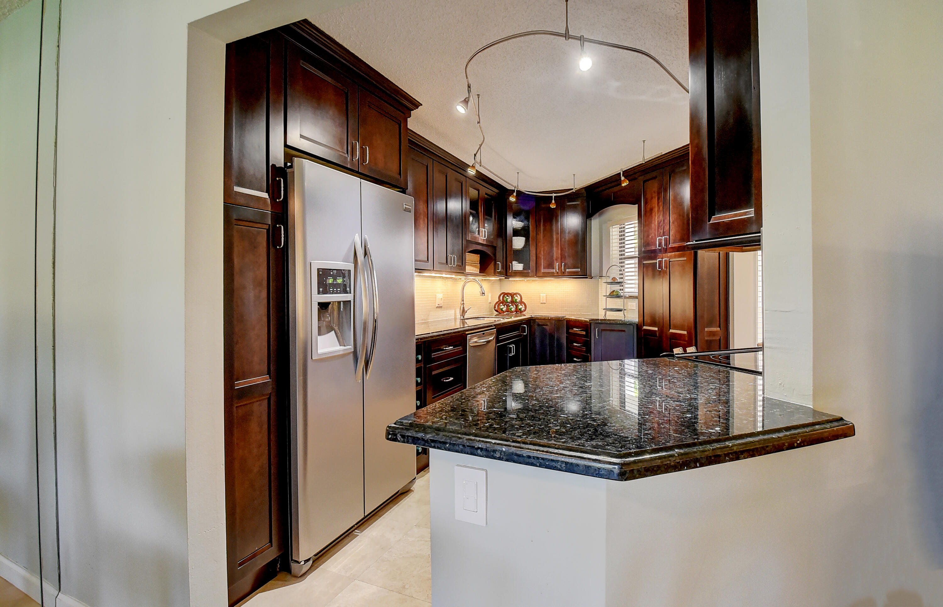 5701 Camino Del Sol, Unit 206 Boca Raton, FL 33433 - Photo 11 of 38 KITCHEN