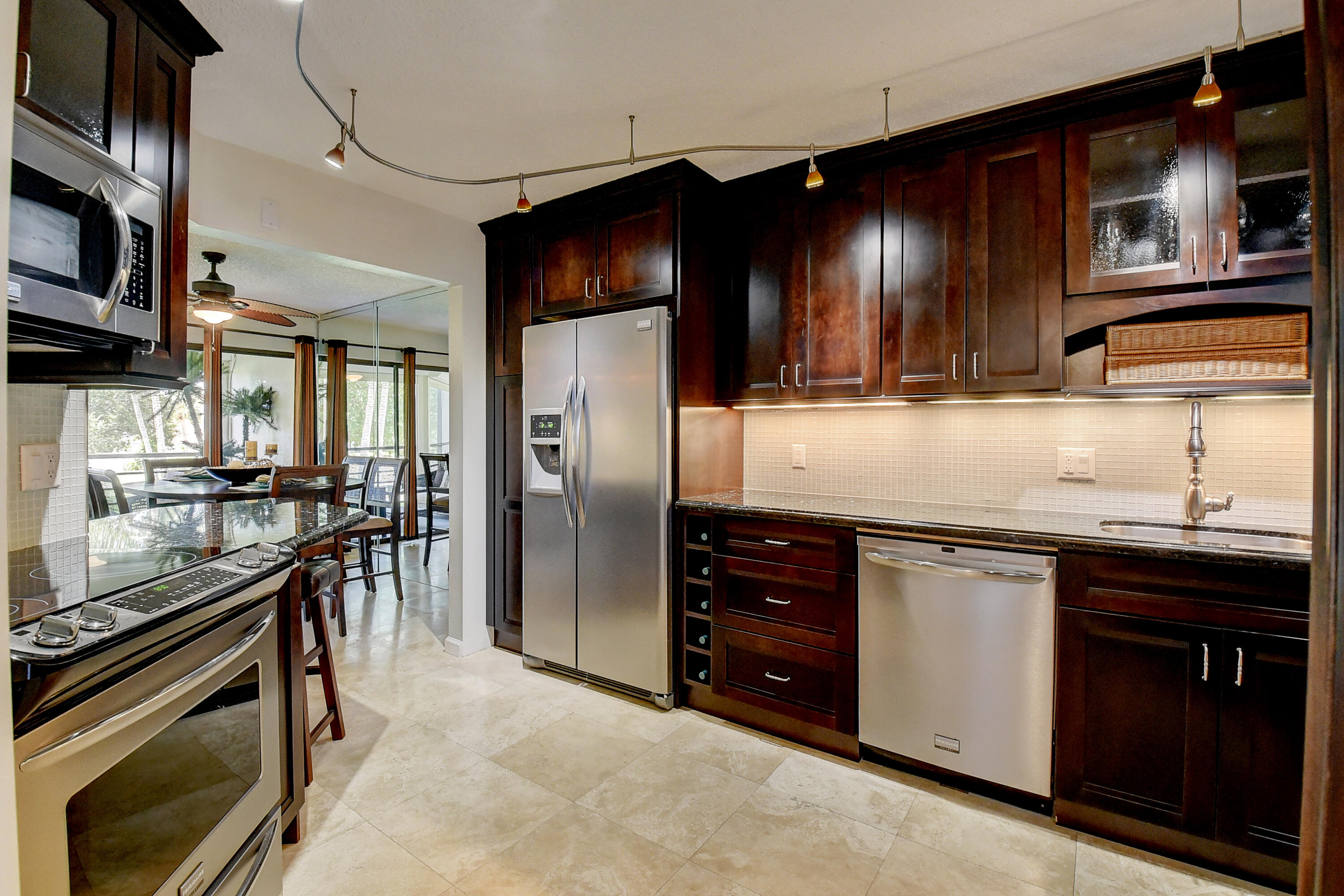 5701 Camino Del Sol, Unit 206 Boca Raton, FL 33433 - Photo 13 of 38 KITCHEN