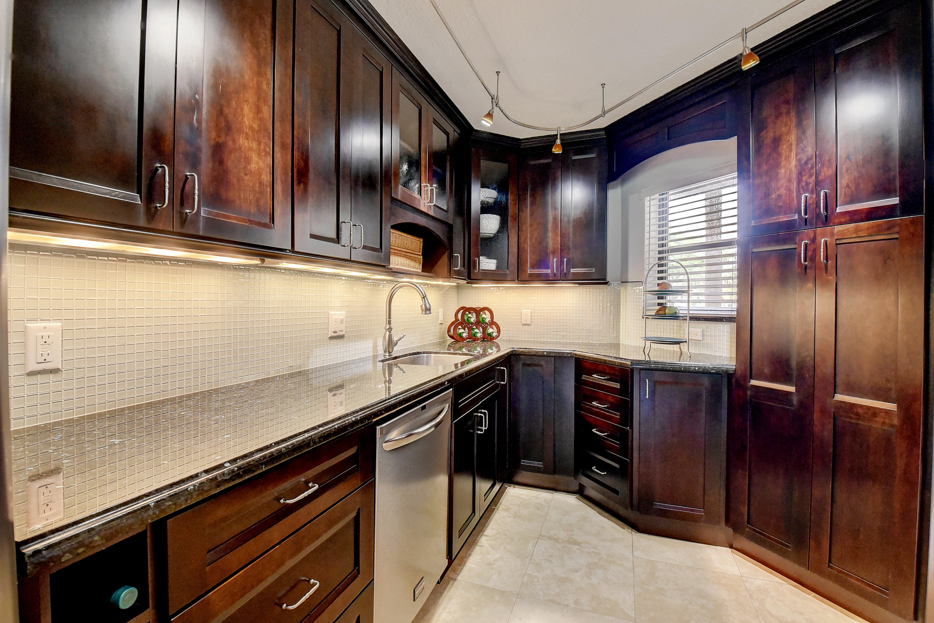 5701 Camino Del Sol, Unit 206 Boca Raton, FL 33433 - Photo 15 of 38 KITCHEN