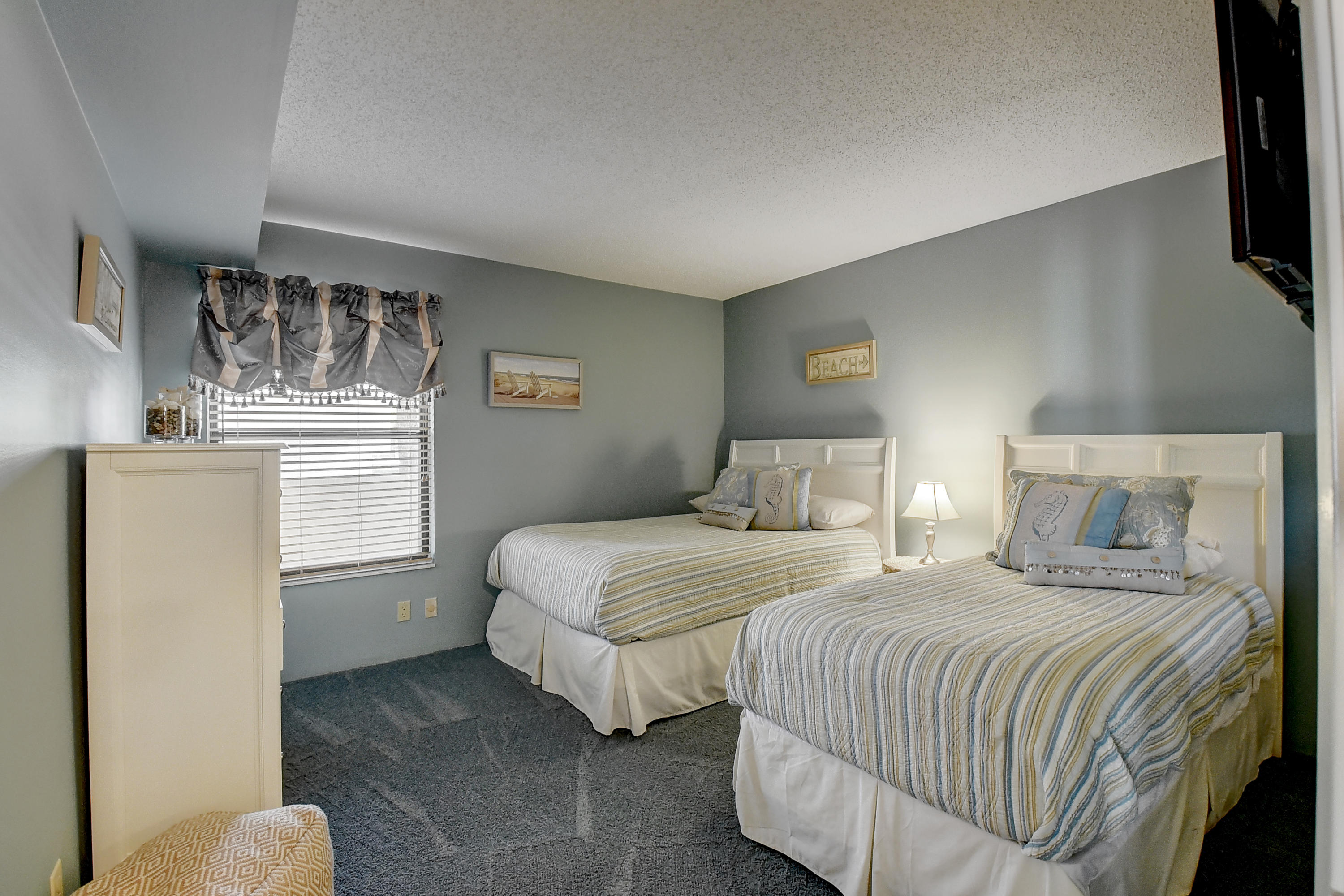 5701 Camino Del Sol, Unit 206 Boca Raton, FL 33433 - Photo 16 of 38 GUEST BEDROOM