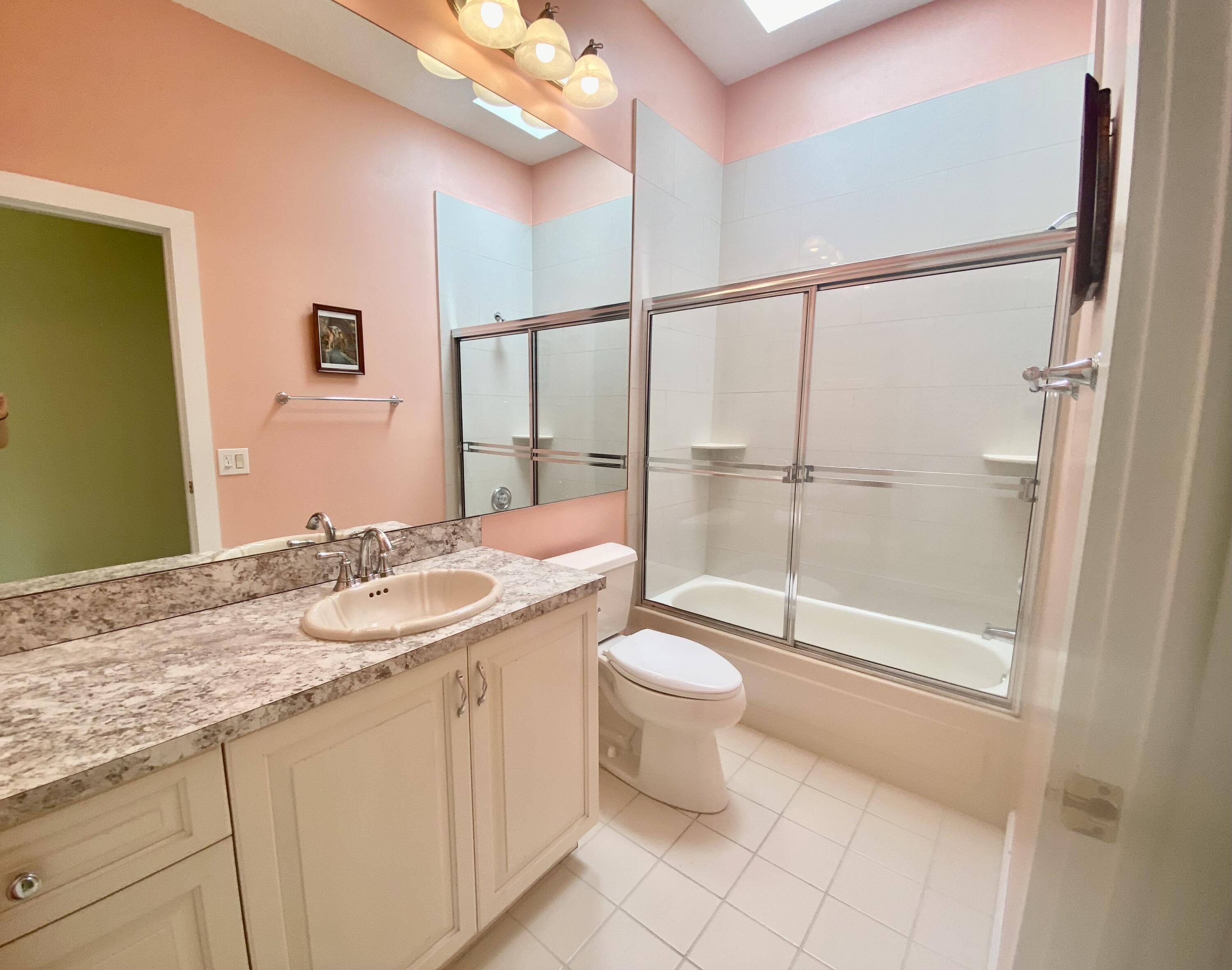 135 East Hampton Way Jupiter, FL 33458 - Photo 27 of 33 GUEST BATH