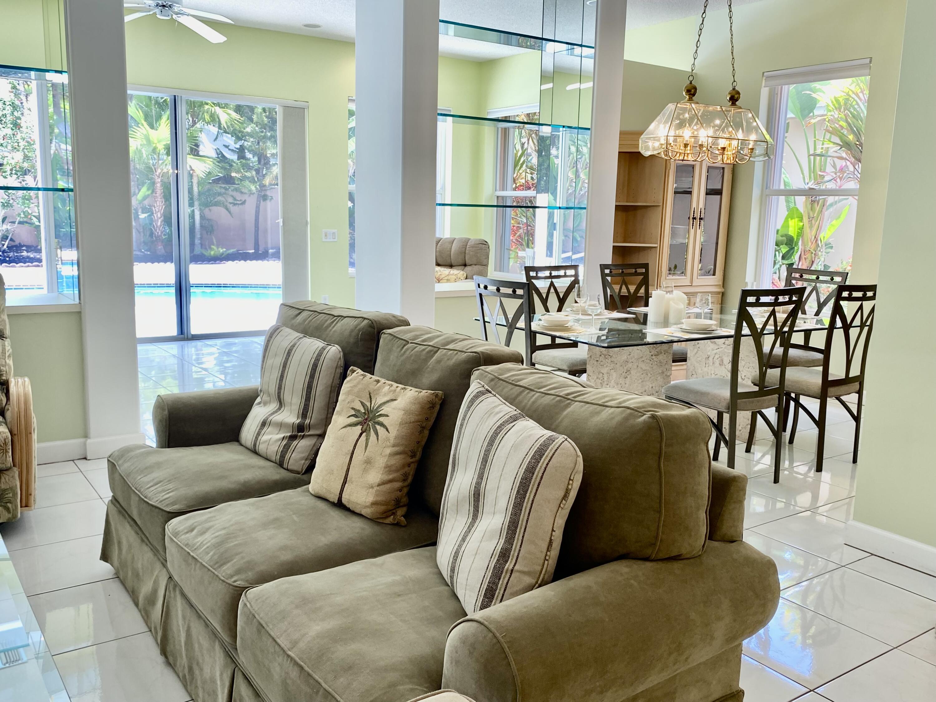 135 East Hampton Way Jupiter, FL 33458 - Photo 4 of 33 LIVING 2