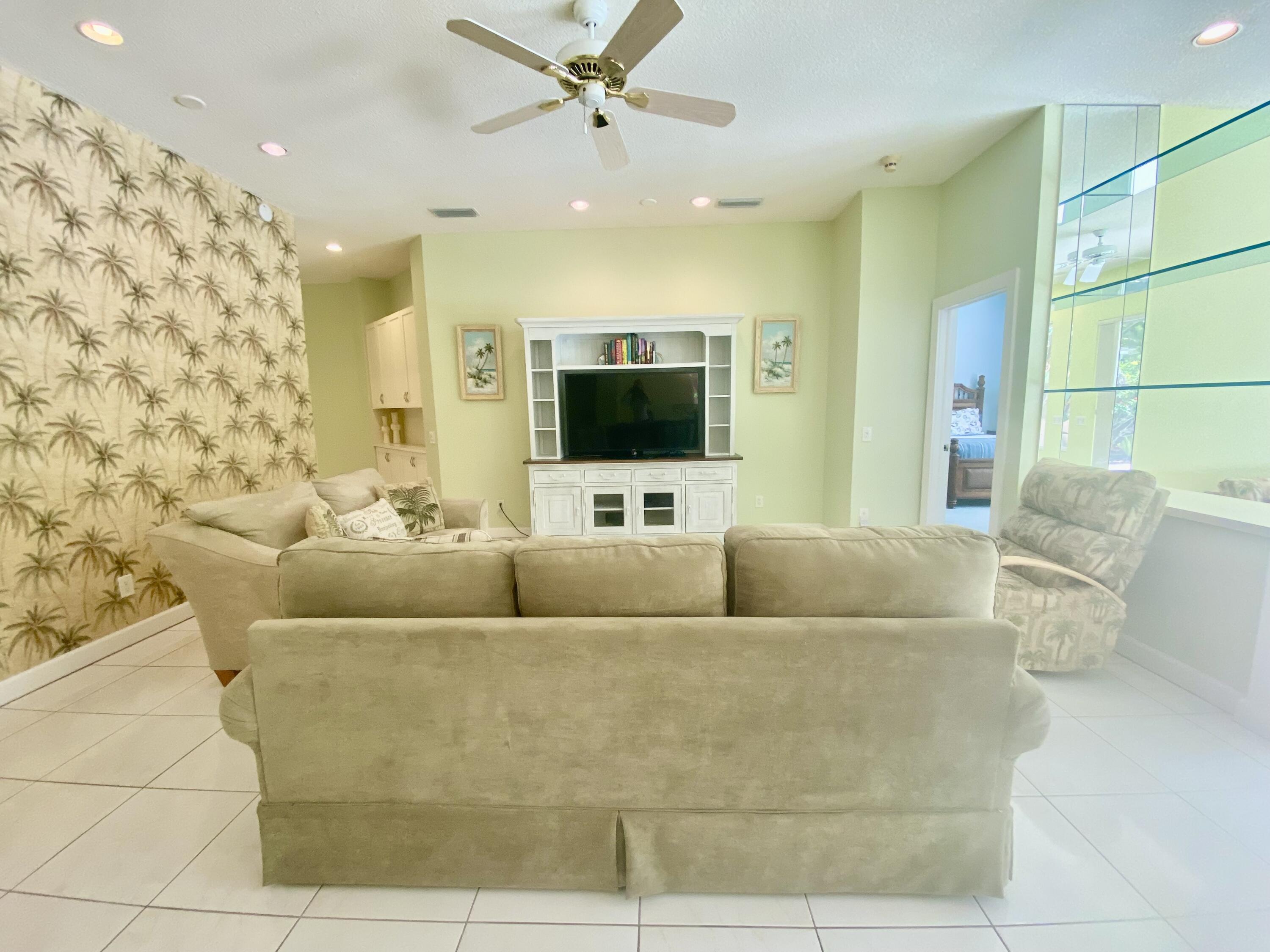 135 East Hampton Way Jupiter, FL 33458 - Photo 7 of 33 LIVING 1
