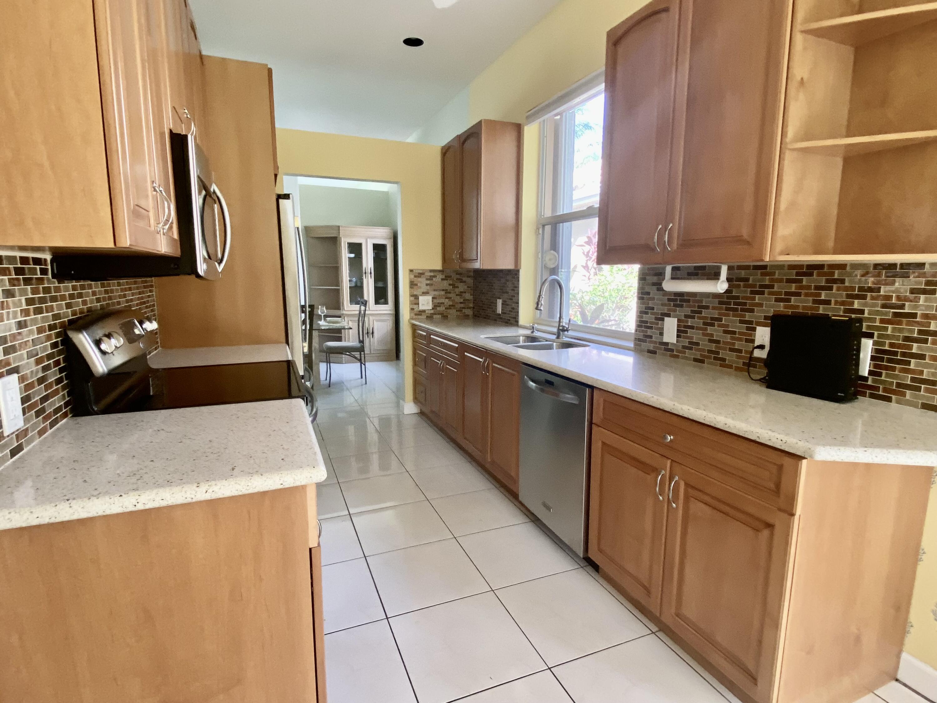 135 East Hampton Way Jupiter, FL 33458 - Photo 10 of 33 KITCHEN