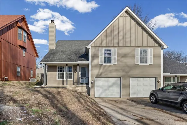 $235,000 | 1422 La Chateau Drive, Liberty, MO 64068