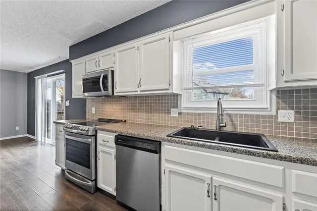 $235,000 | 1422 La Chateau Drive, Liberty, MO 64068