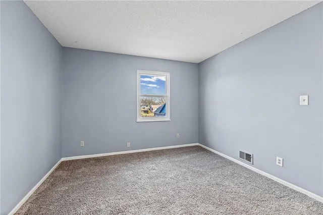 $235,000 | 1422 La Chateau Drive, Liberty, MO 64068