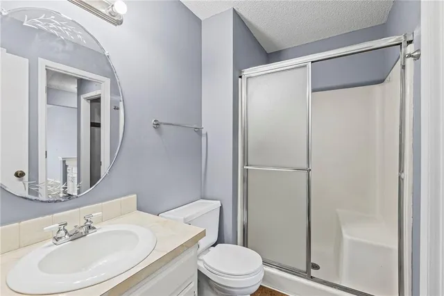 $235,000 | 1422 La Chateau Drive, Liberty, MO 64068