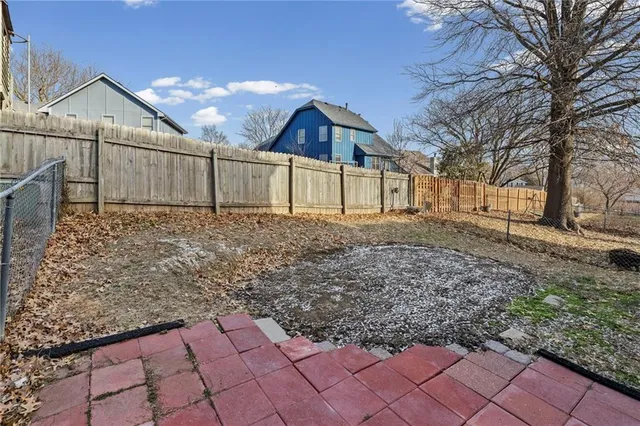 $230,000 | 1422 La Chateau Drive, Liberty, MO 64068