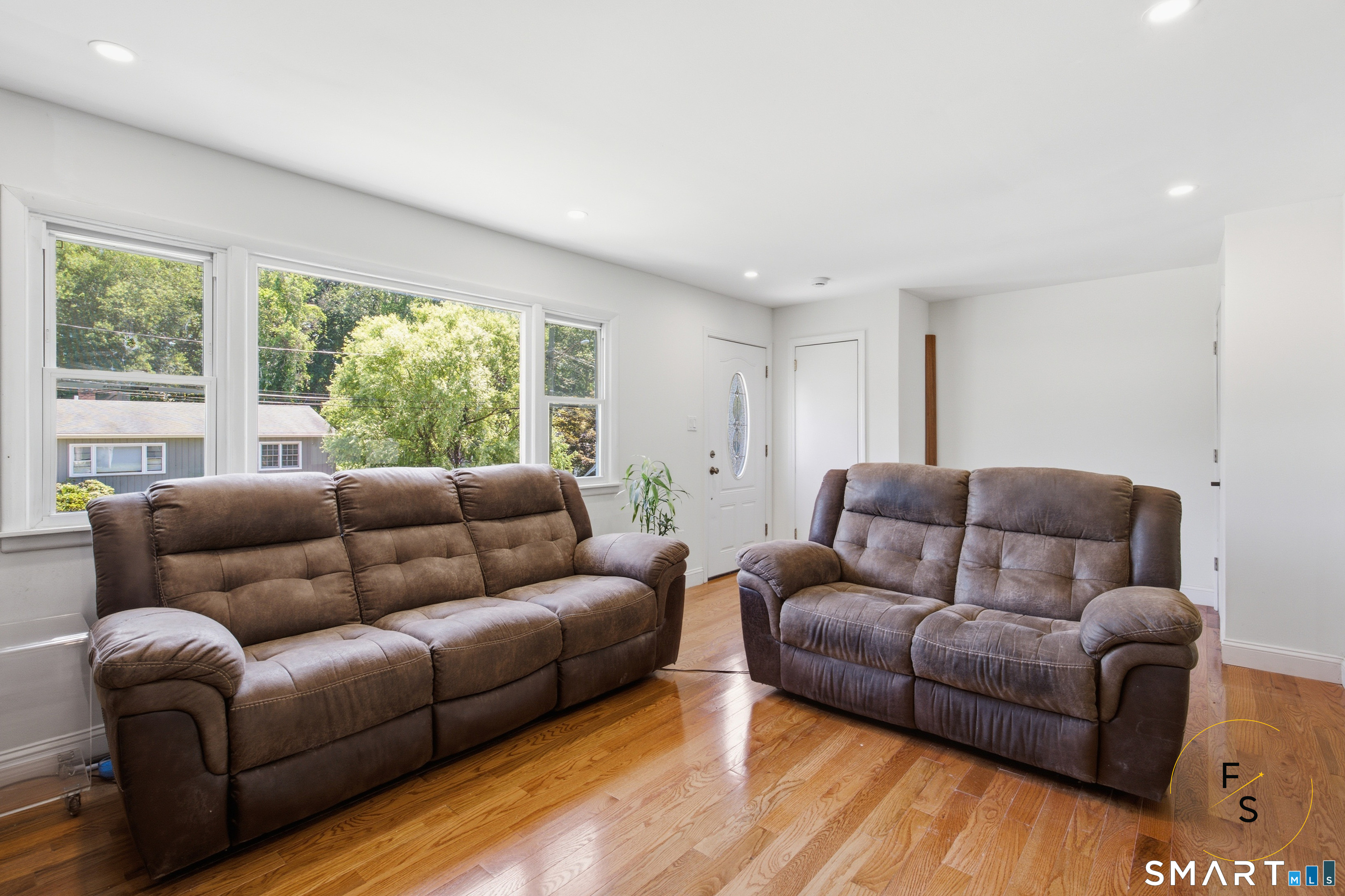24 Gaspee Road Bridgeport, CT 06606 - Photo 4 of 30