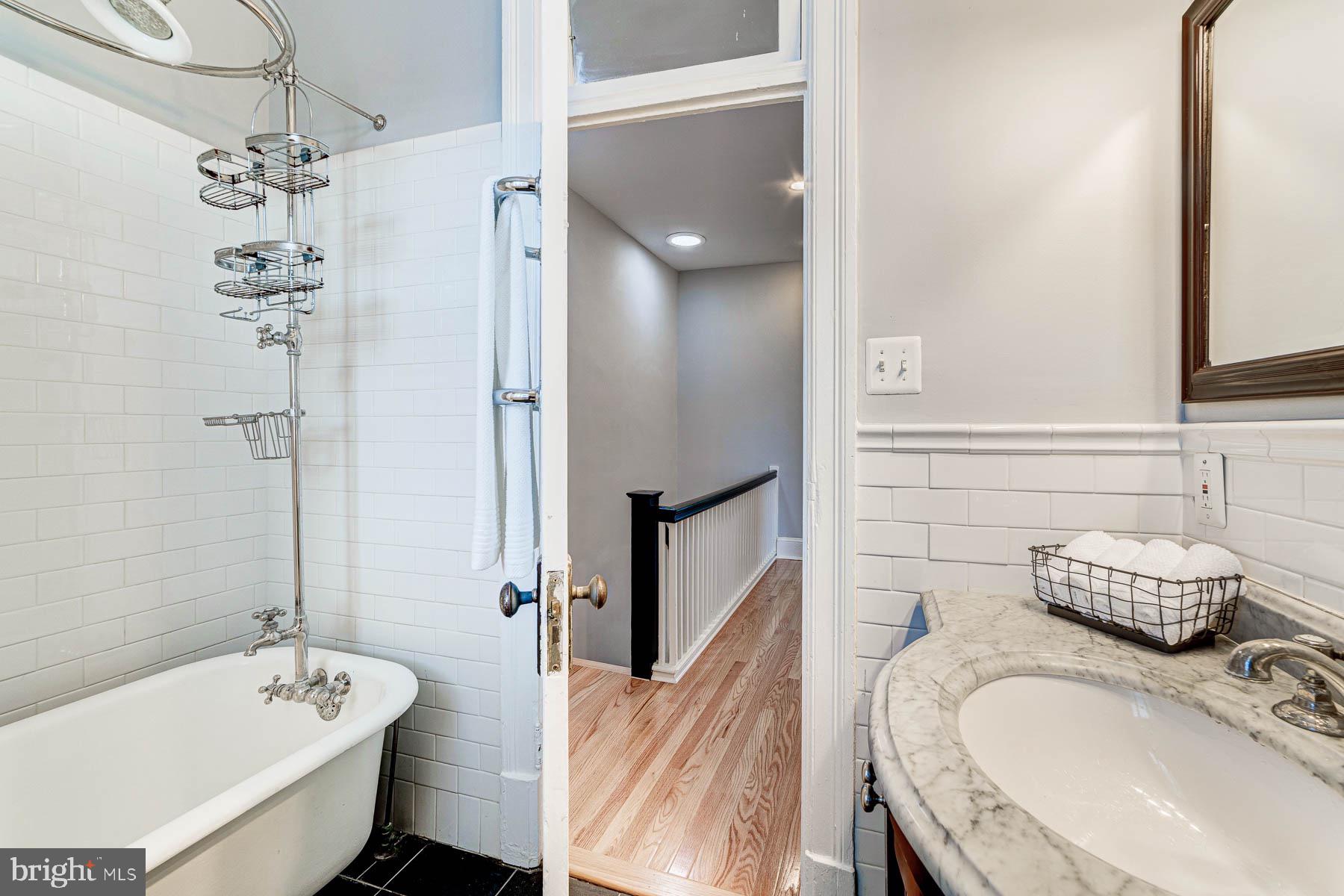 117 R Street Northwest Washington, DC 20001 - Photo 28 of 45 Claw foot tub and classic subway tile