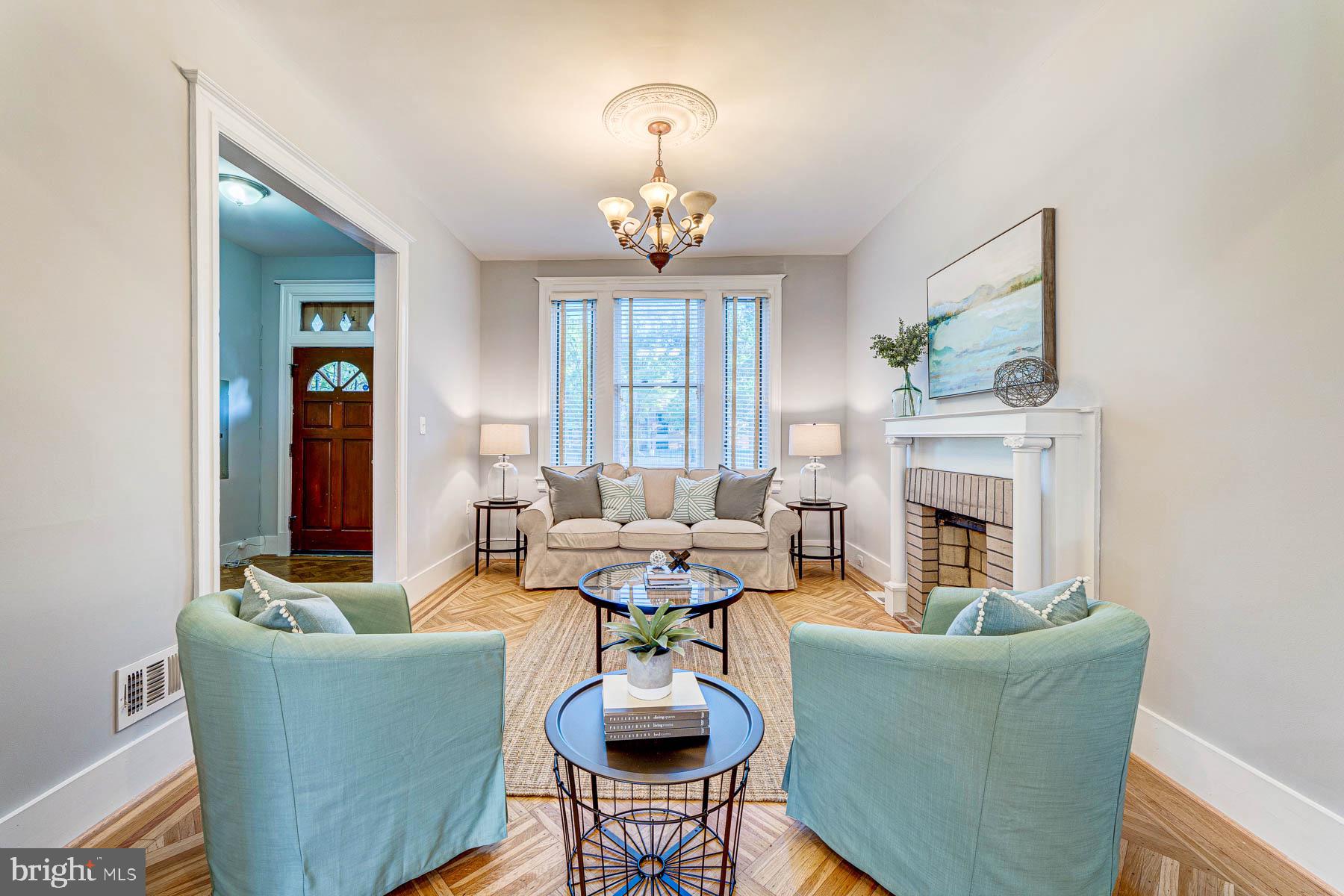 117 R Street Northwest Washington, DC 20001 - Photo 8 of 45 Inviting Living Room with high ceilings