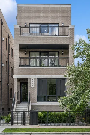 $825,000 | 1644 West Diversey Parkway, Unit 3, Chicago, IL 60614