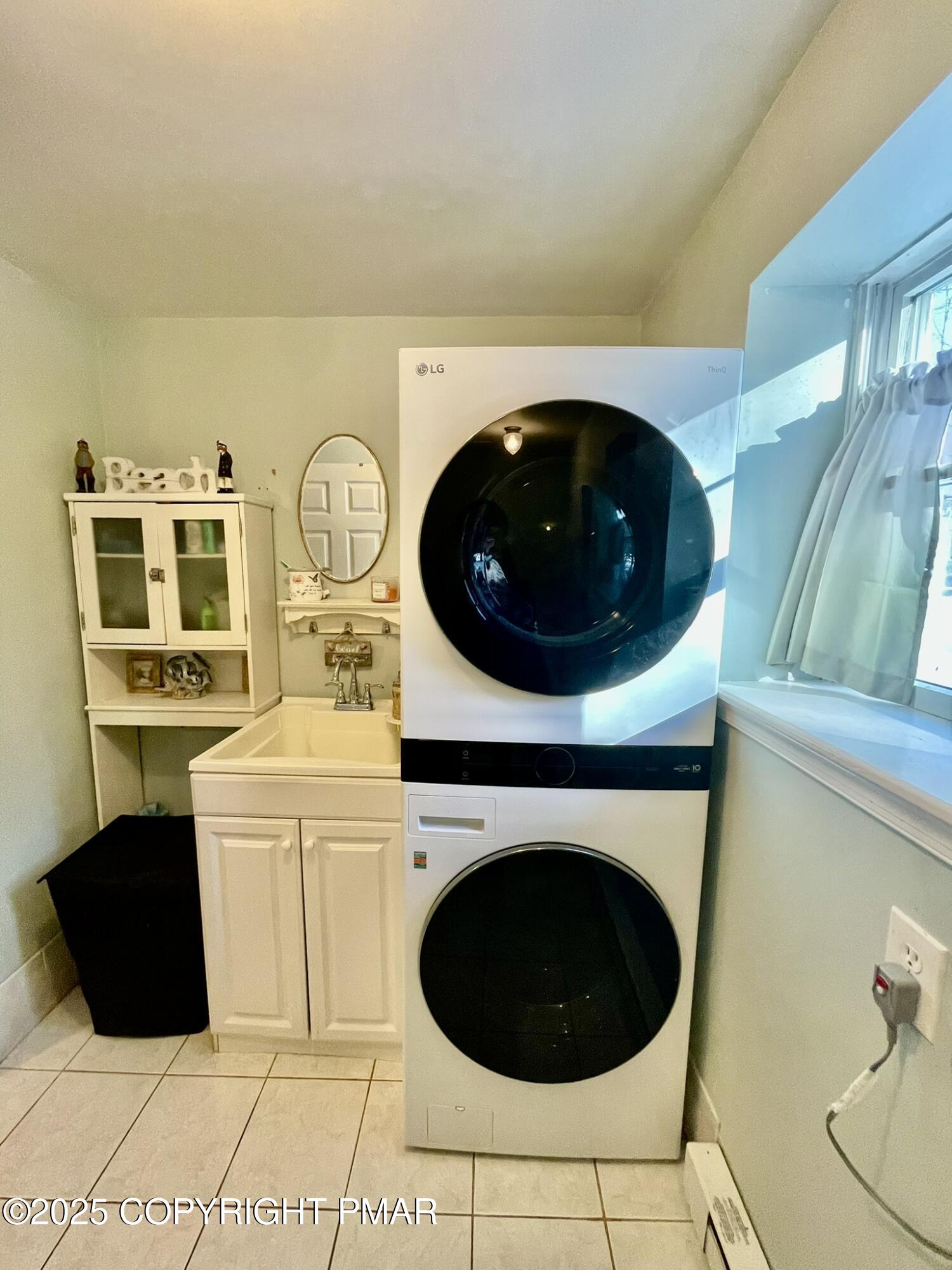 73 Panther Run Road Jim Thorpe, PA 18229 - Photo 19 of 55 a utility room with dryer and washer