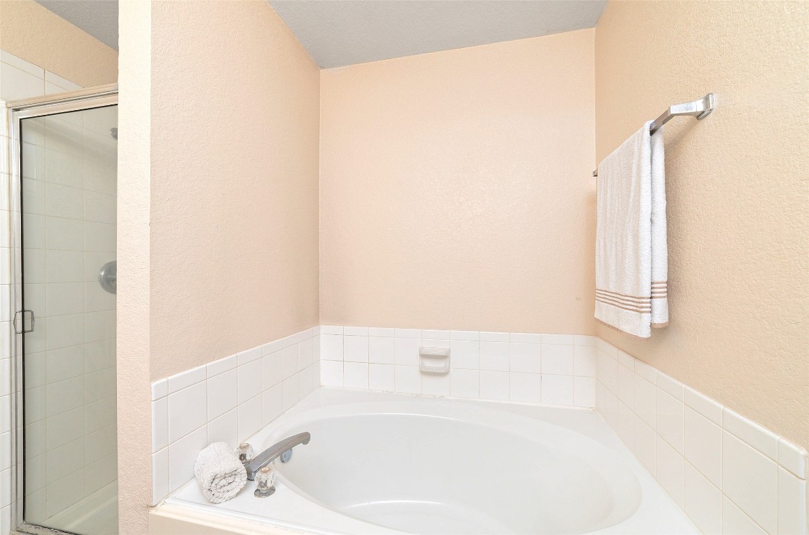 14610 Hazy Ridge Lane Cypress, TX 77429 - Photo 23 of 38 Nice garden tub for luxurious soaking