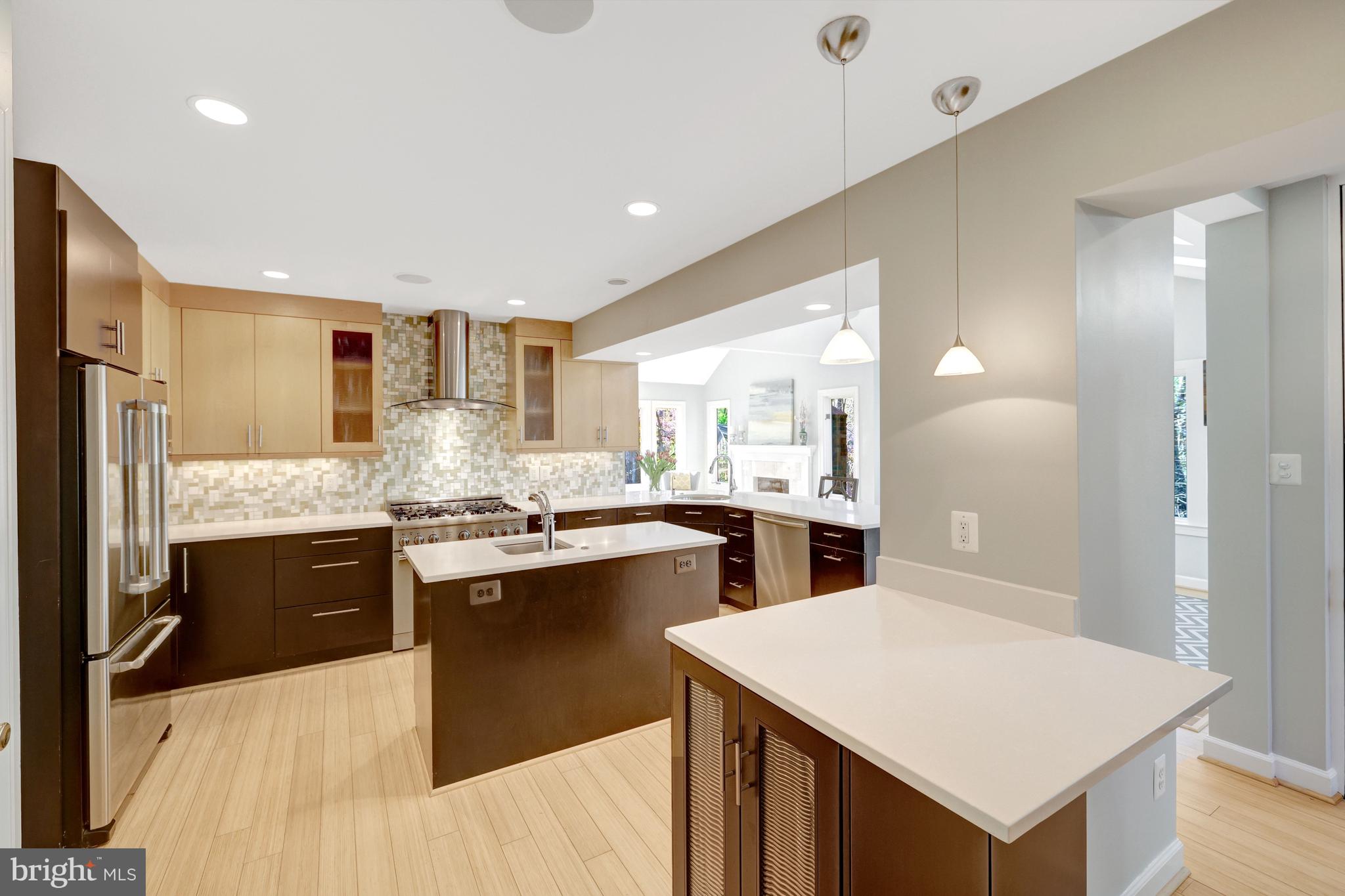 11809 State Rte 4707 Reston, VA 20191 - Photo 24 of 70 Another view of the kitchen and its amenities.
