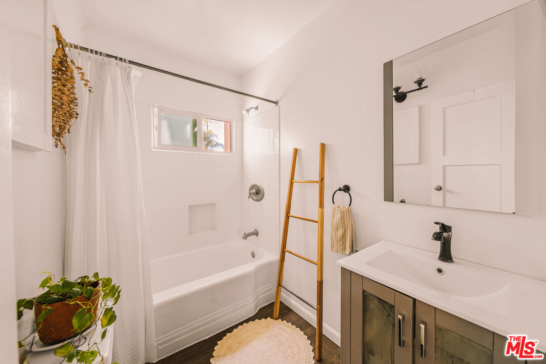 592 Figueroa Drive Altadena, CA 91001 - Photo 14 of 19 a bathroom with a sink and a bathtub