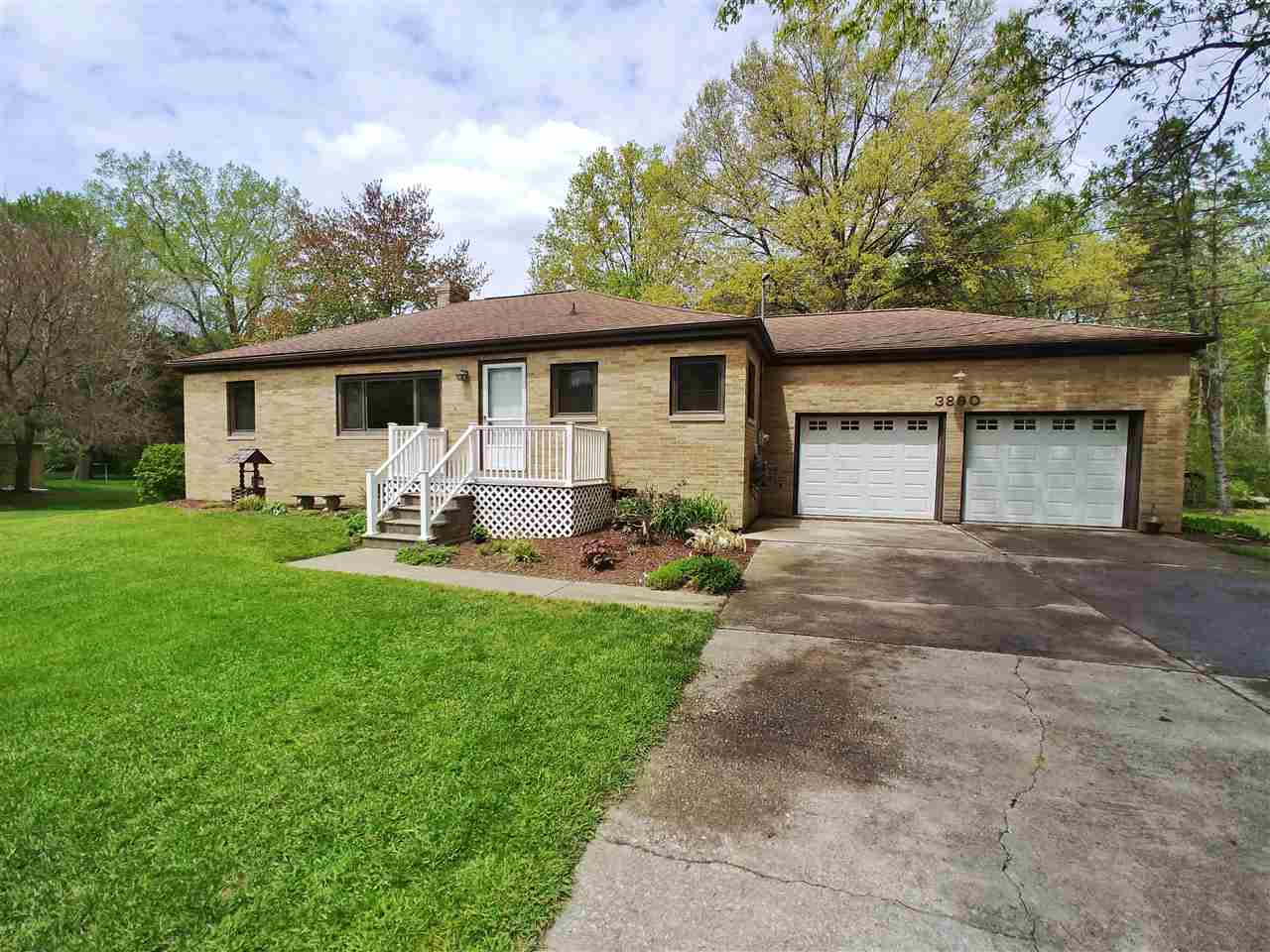 3890 Grotto Road Bridgeport, MI 48722 - Photo 3 of 40