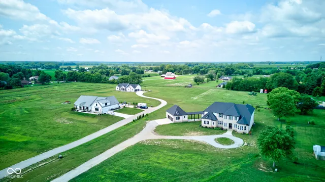 $1,670,000 | 4934 South 550W, New Palestine, IN 46163