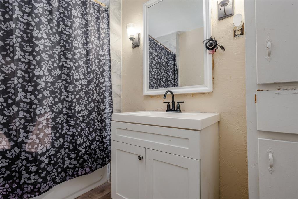 514 Pierce Street Denton, TX 76201 - Photo 14 of 18 a bathroom with a sink and mirror