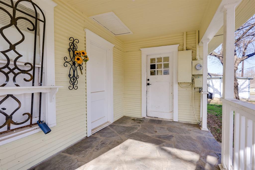 514 Pierce Street Denton, TX 76201 - Photo 3 of 18 a view of a entryway door of the house