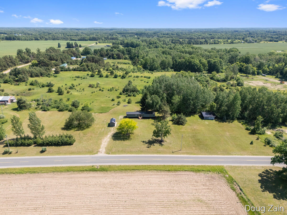1595 North County Line Road Six Lakes, MI 48886 - Photo 26 of 33