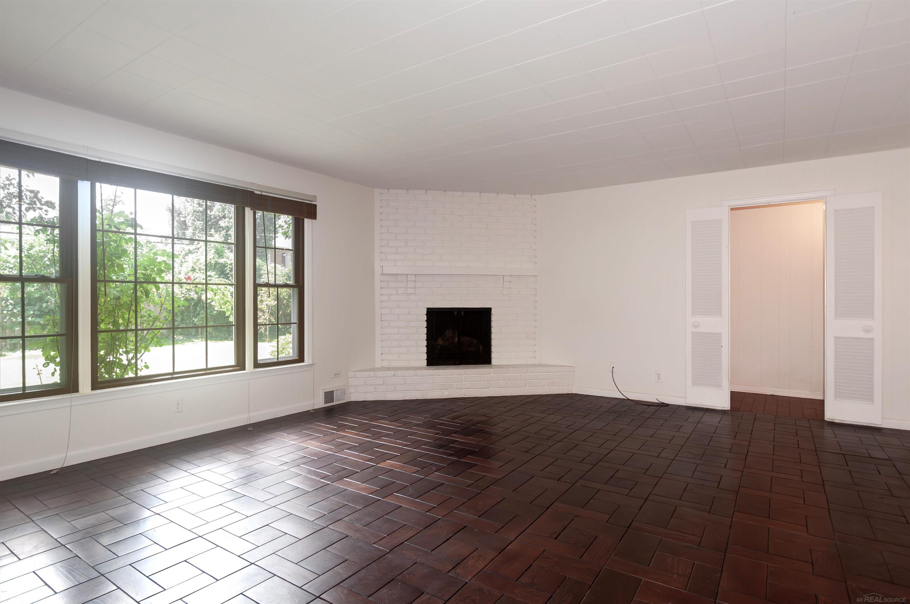 55 Roslyn Road Grosse Pointe, MI 48236 - Photo 22 of 50 50149466-a4bb7a18-568c-4bc0-9977-52ee7720fded.JPG