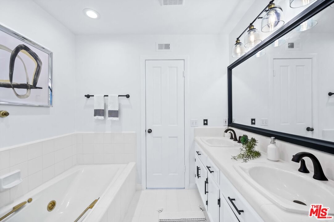 1108 18th Street, Unit 5 Santa Monica, CA 90403 - Photo 16 of 21