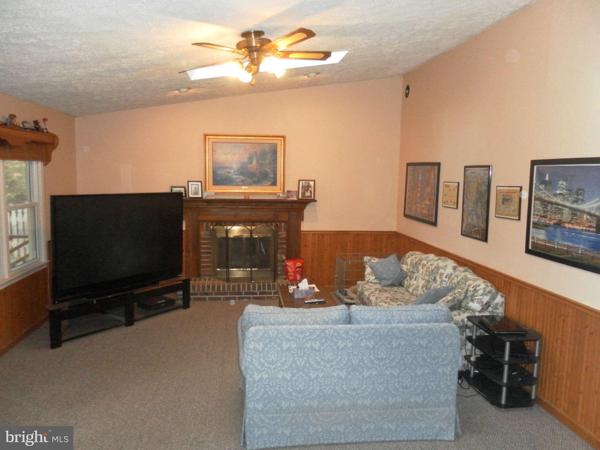 3202 Wordsworth Drive Riva, MD 21140 - Photo 3 of 25 Family Room