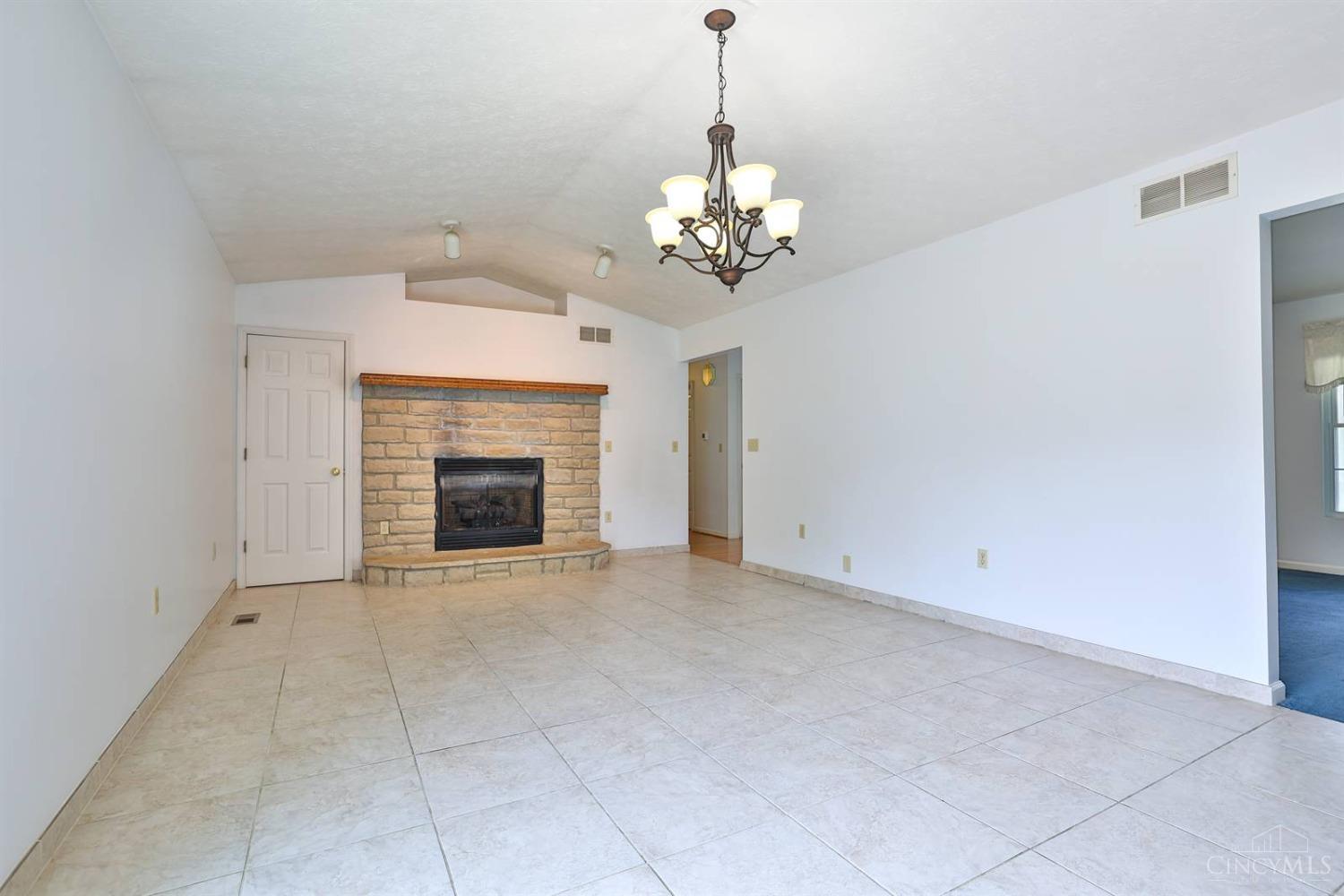 7483 Strout Road Clarksville, OH 45113 - Photo 10 of 38 Gallery Image 10