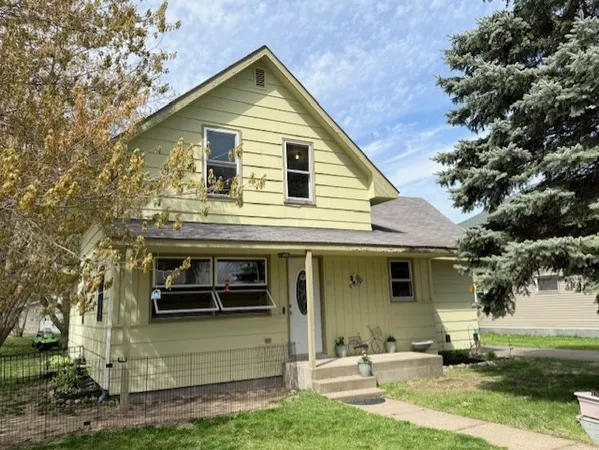 $174,900 | 117 West 2nd Avenue, Shell Lake, WI 54871