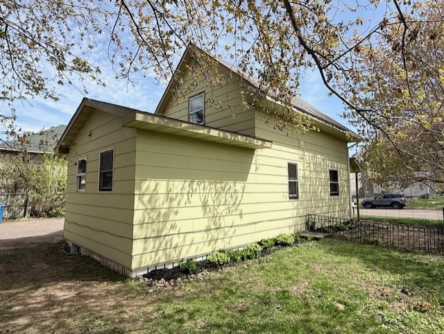 117 West 2nd Avenue Shell Lake, WI 54871 - Photo 3 of 36
