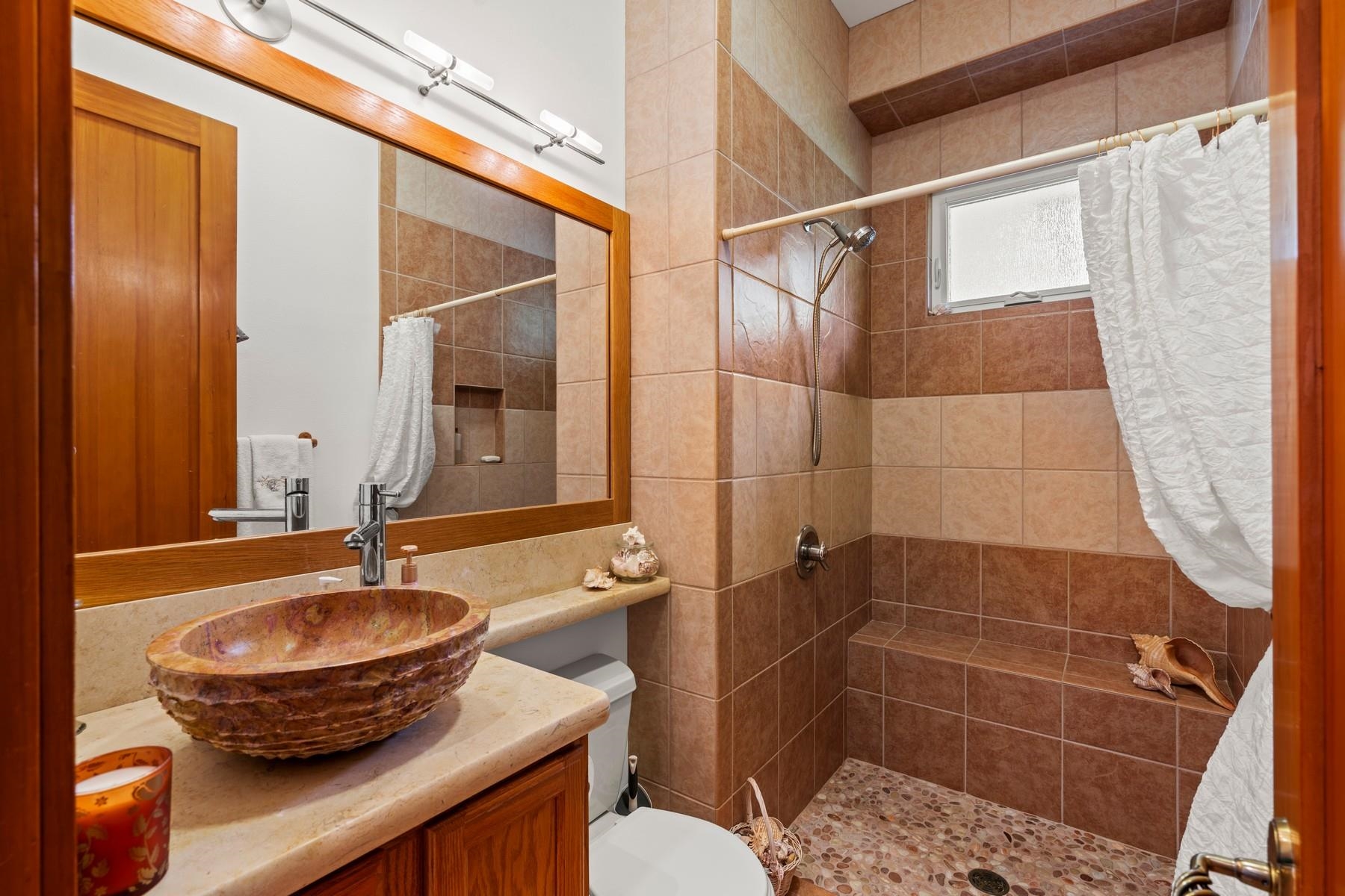 70 Iliahi Way Lahaina, HI 96761 - Photo 41 of 50 a bathroom with a sink toilet and shower