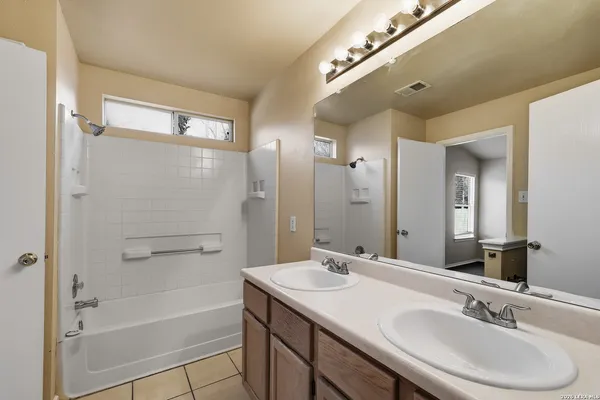 $1,725 | 9515 Gillcross Way, San Antonio, TX 78250