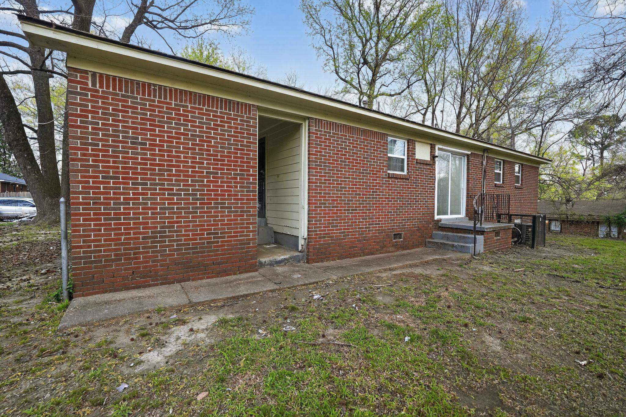 3150 Parham Street Memphis, TN 38127 - Photo 6 of 33 a backyard of a house with seating space