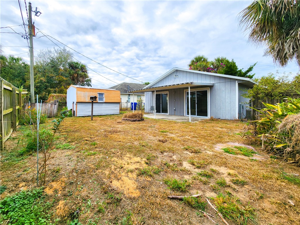 233 13th Street Southwest Vero Beach, FL 32962 - Photo 15 of 20 a front view of a house with garden