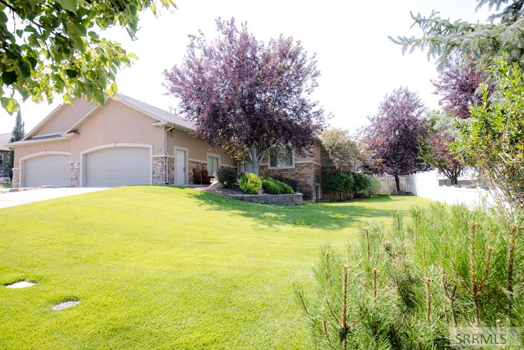 354 Eagle Summit Street Rexburg, ID 83440 - Photo 3 of 45 Mature Landscaping