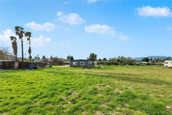 a view of a house with a big yard