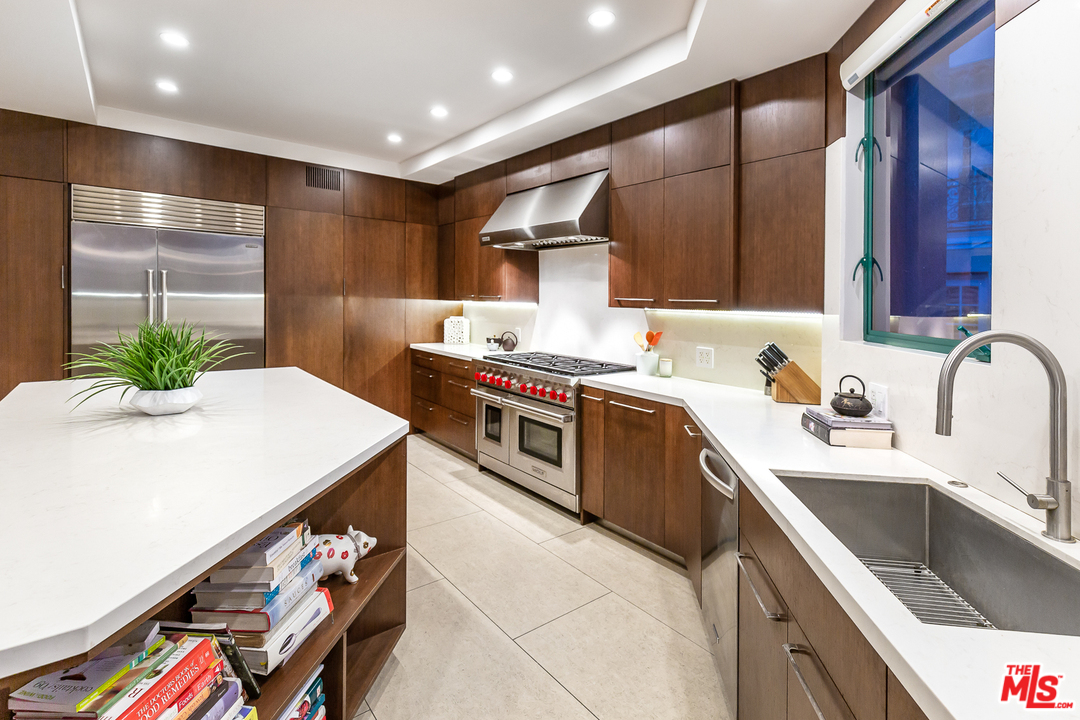115 Spinnaker Court Marina del Rey, CA 90292 - Photo 15 of 40