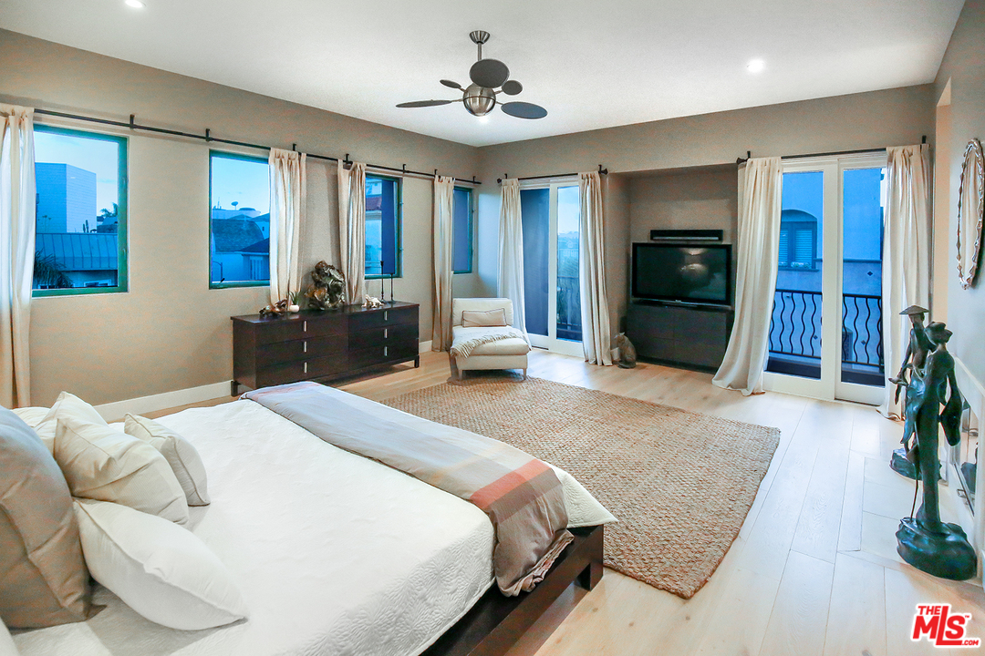 115 Spinnaker Court Marina del Rey, CA 90292 - Photo 23 of 40