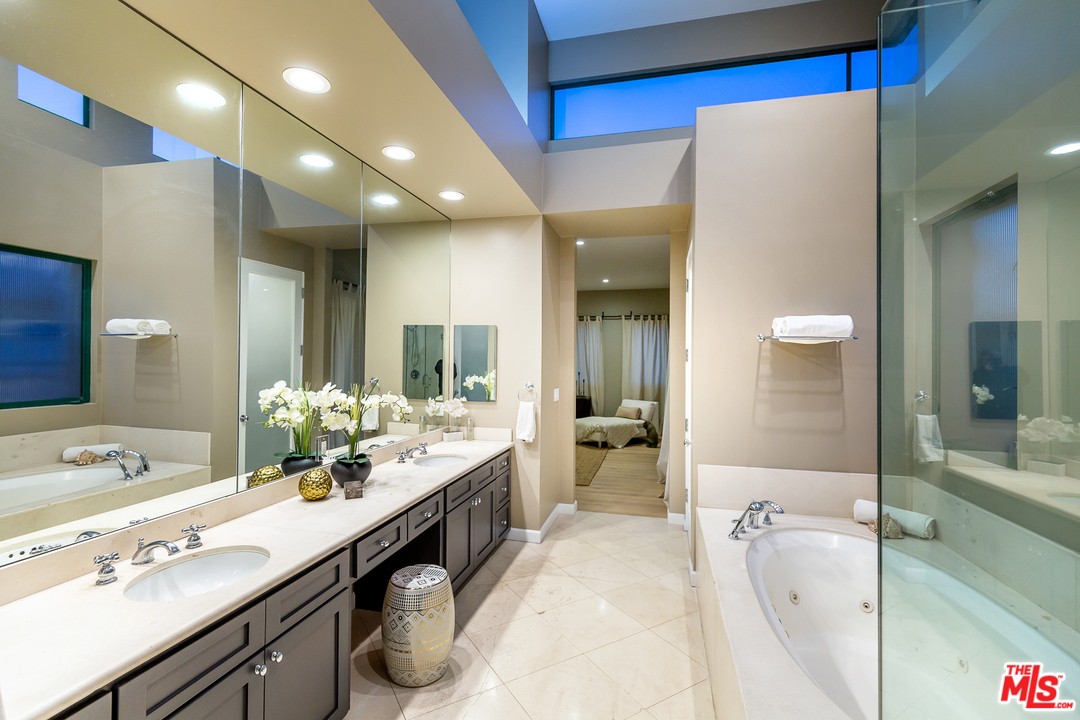 115 Spinnaker Court Marina del Rey, CA 90292 - Photo 25 of 40
