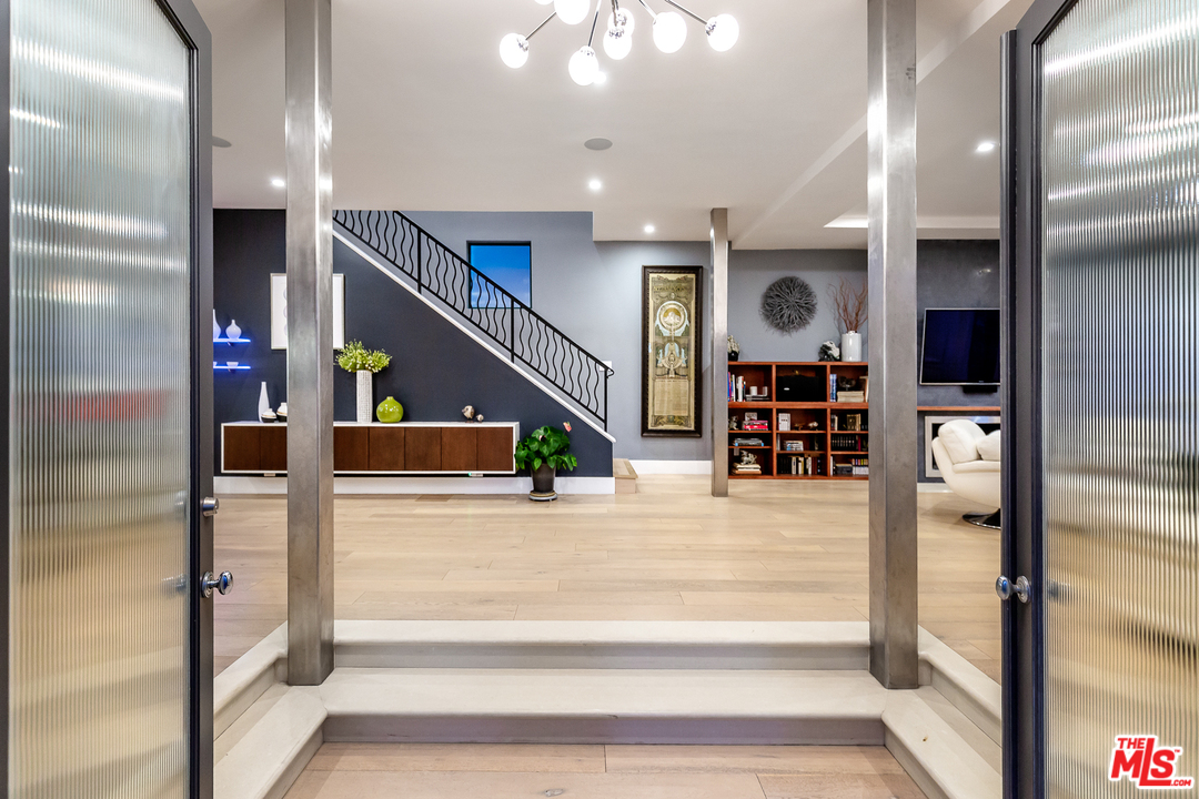 115 Spinnaker Court Marina del Rey, CA 90292 - Photo 4 of 40