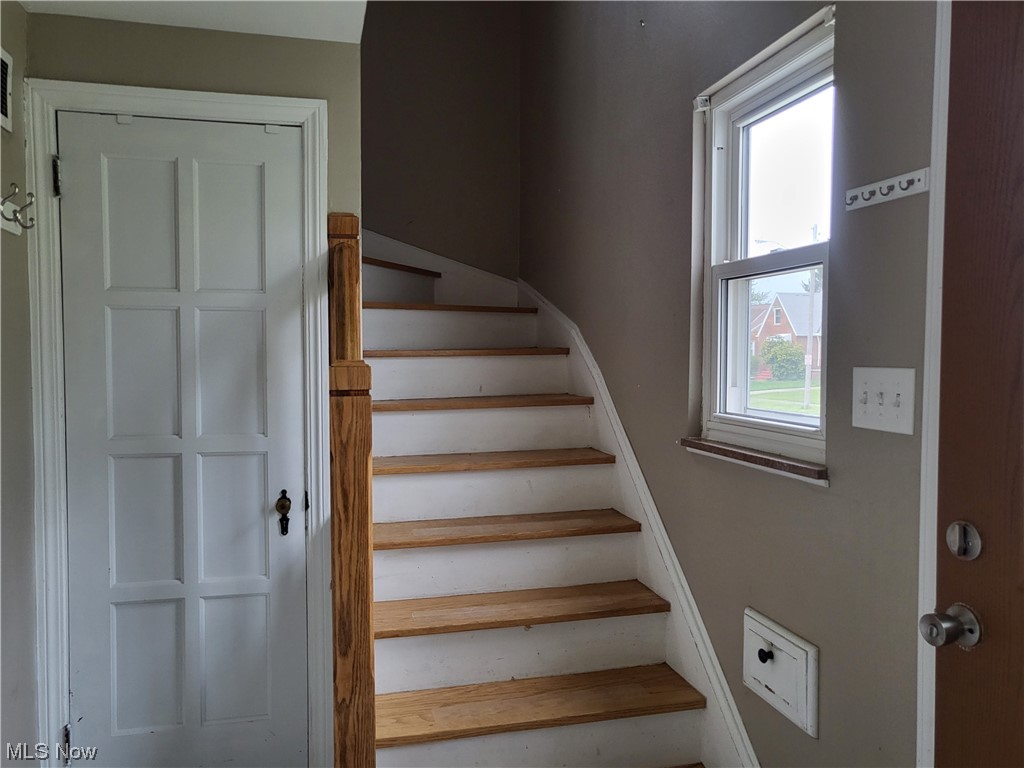 6146 Kelsey Road Cleveland, OH 44129 - Photo 7 of 26