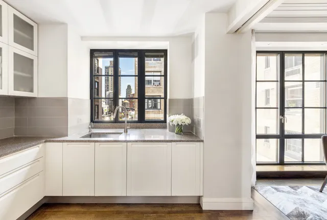 $6,980,000 | 985 Park Avenue, Unit 12/13 | Upper East Side