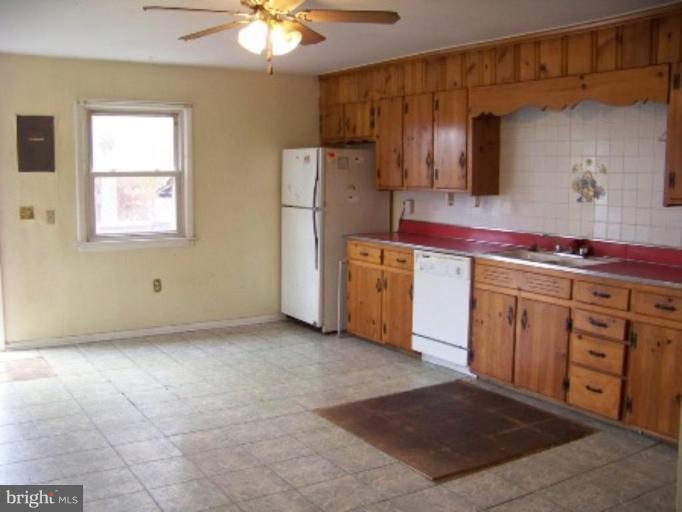 6216 Hoover Road Culpeper, VA 22701 - Photo 7 of 24 Kitchen/Dining Room