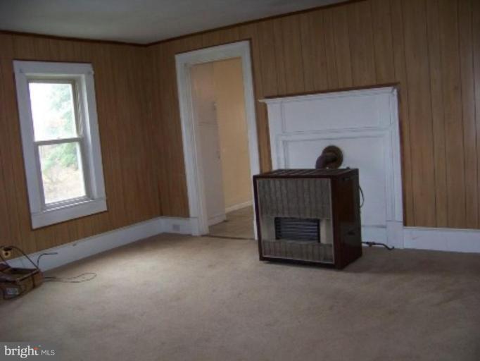 6216 Hoover Road Culpeper, VA 22701 - Photo 9 of 24 Living Room