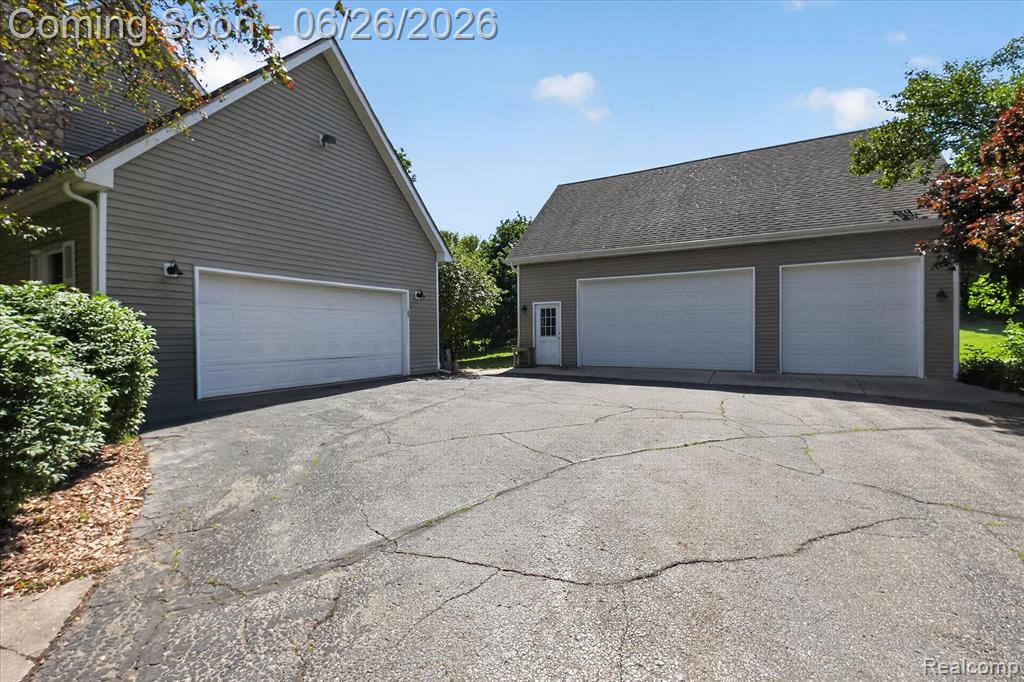 8114 Chilson Road Pinckney, MI 48169 - Photo 3 of 32
